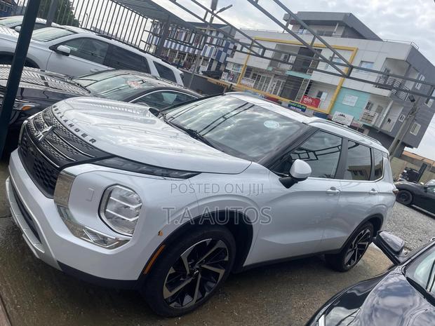 Mitsubishi Outlander SE 2022 White