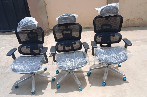 Orthopedic Swivel Mesh Chair · Photo 2