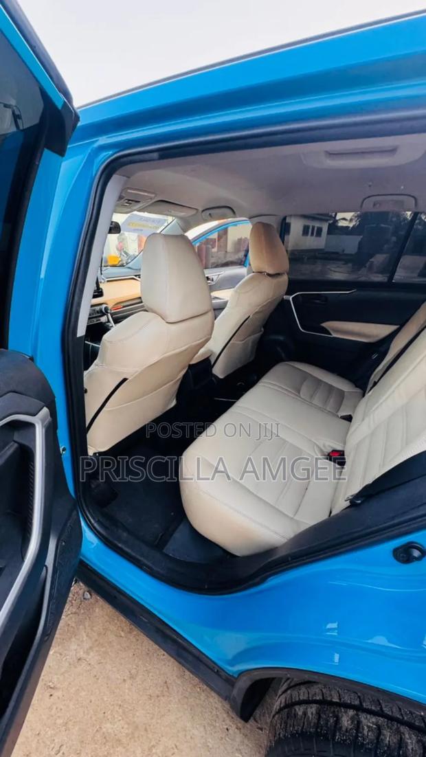 Toyota RAV4 2020 Blue