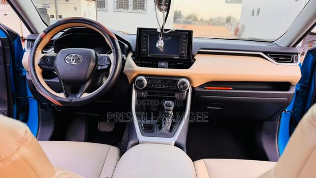 Toyota RAV4 2020 Blue