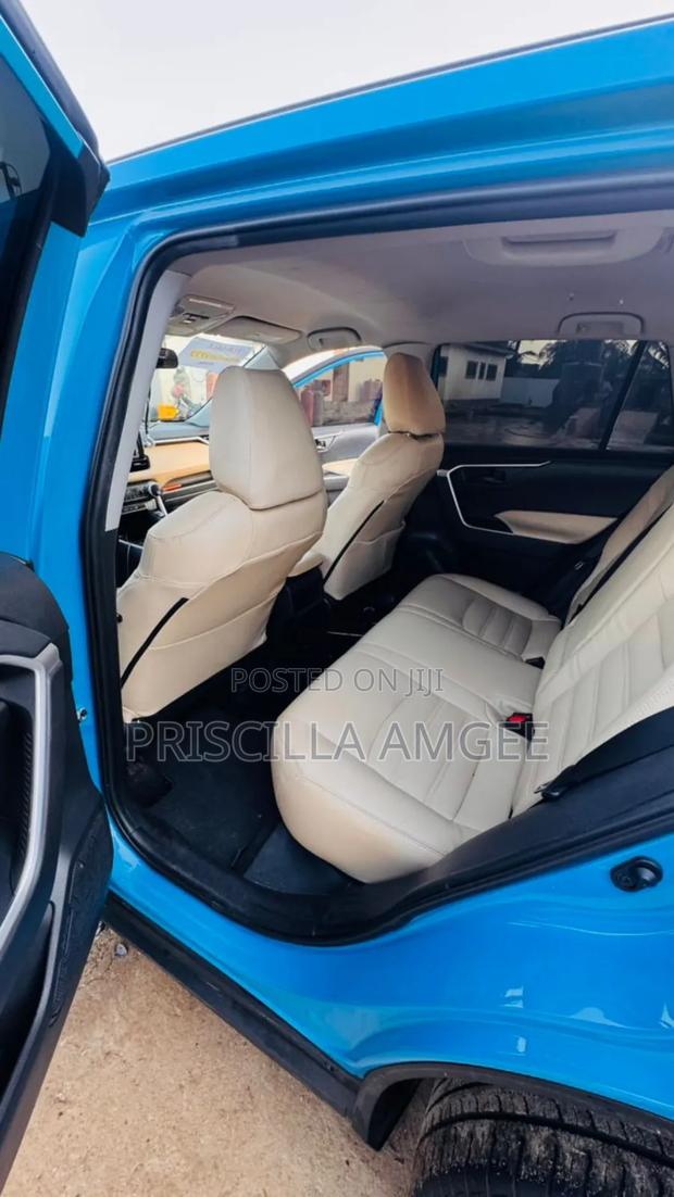 Toyota RAV4 2020 Blue