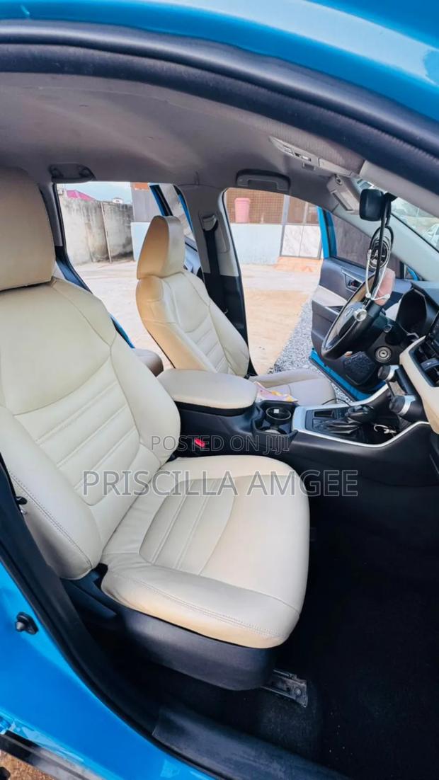 Toyota RAV4 2020 Blue