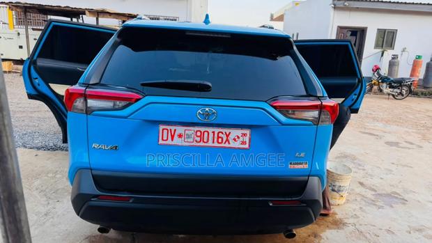 Toyota RAV4 2020 Blue