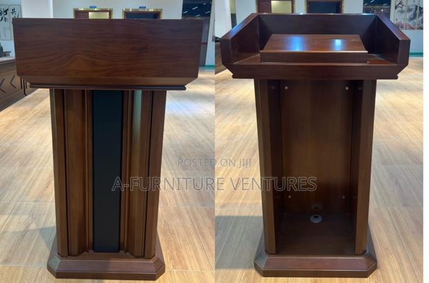 Wooden Podium · Photo 2