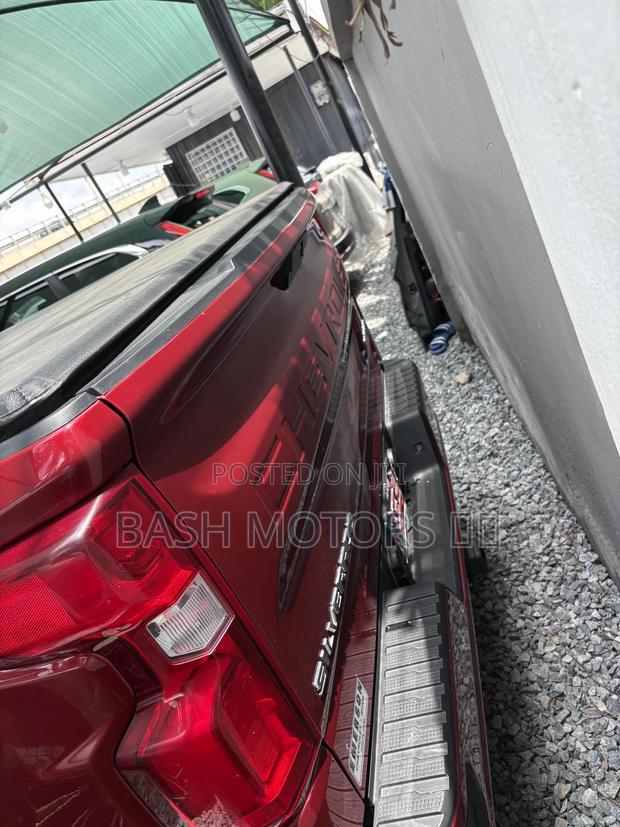 Chevrolet Silverado 1500 2022 Red