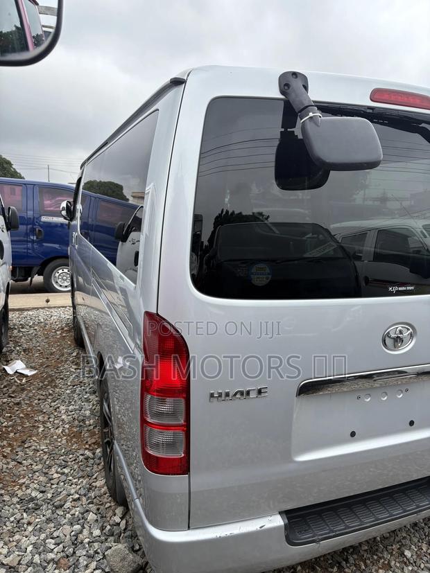 Toyota HiAce 2012 Silver