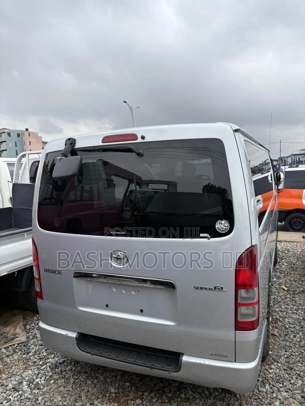 Toyota HiAce 2012 Silver