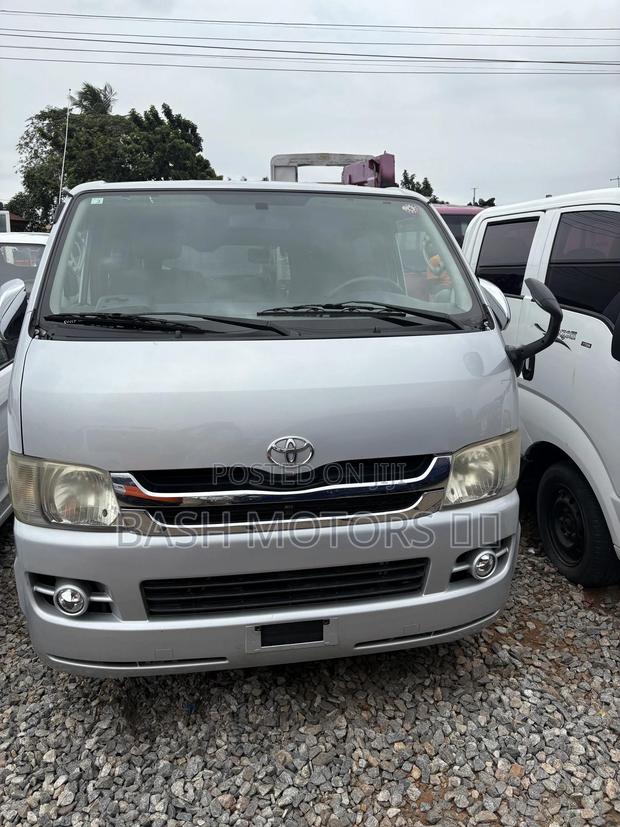Toyota HiAce 2012 Silver
