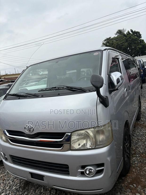 Toyota HiAce 2012 Silver