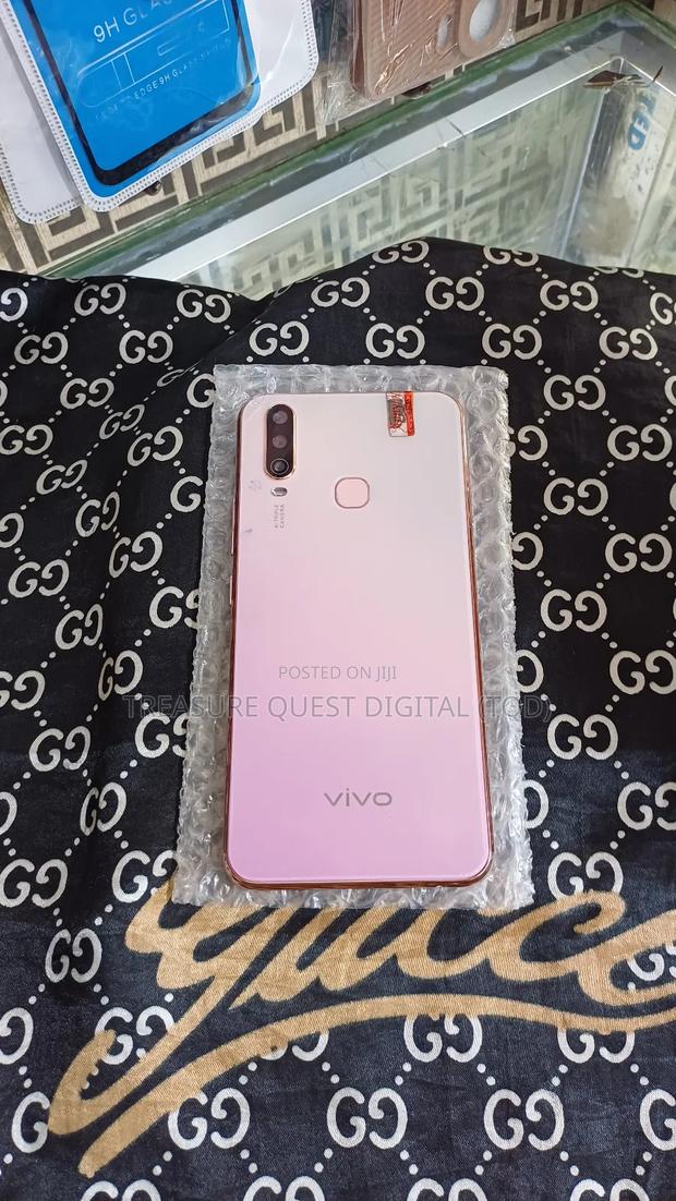 Vivo Y17 256 GB Pink · Photo 1