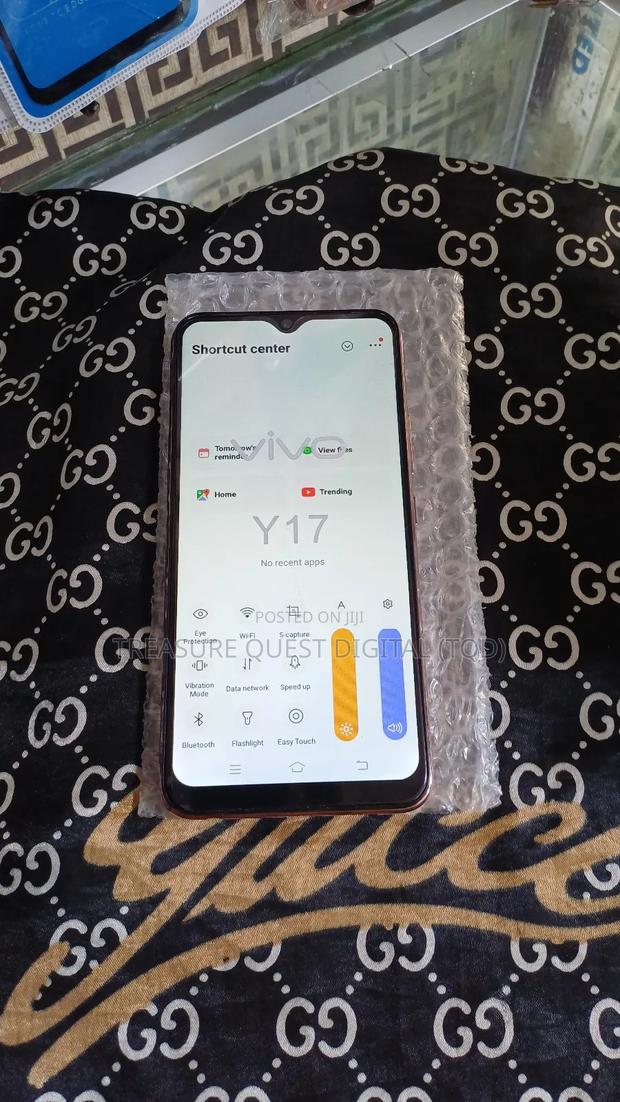 Vivo Y17 256 GB Pink · Photo 4