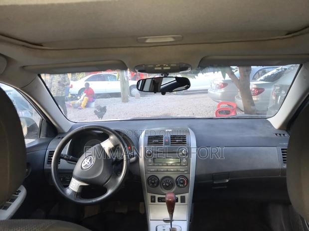 Toyota Corolla LE 4dr Sedan (1.8L 4cyl 4A) 2010 Silver