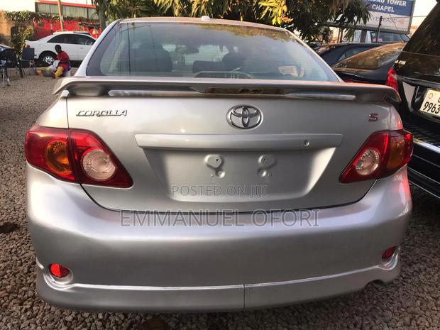 Toyota Corolla LE 4dr Sedan (1.8L 4cyl 4A) 2010 Silver