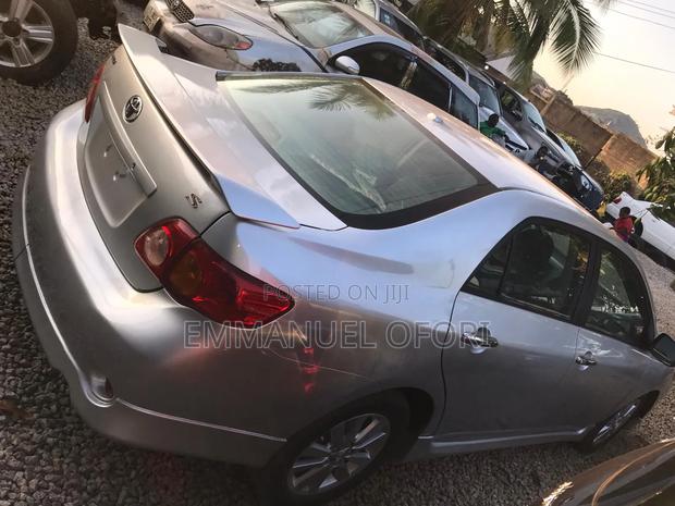 Toyota Corolla LE 4dr Sedan (1.8L 4cyl 4A) 2010 Silver