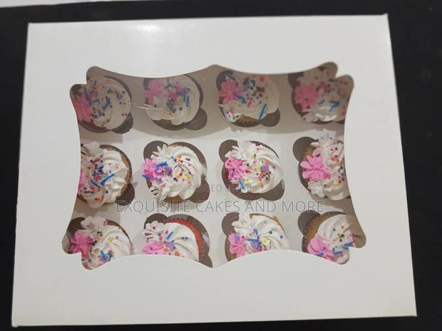 12 Vanilla and Strawberry Cupcakes, Order · Photo 4