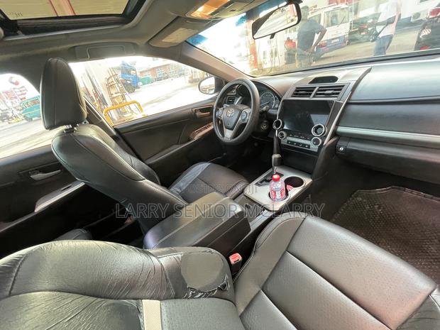 Toyota Camry SE 4dr Sedan (2.5L 4cyl 6A) 2013