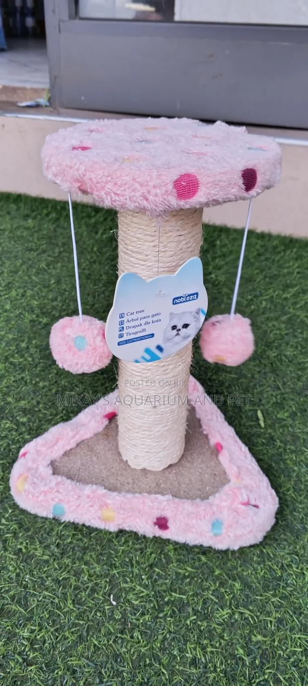 Short Scratching Post With Bells for Cat · Photo 2