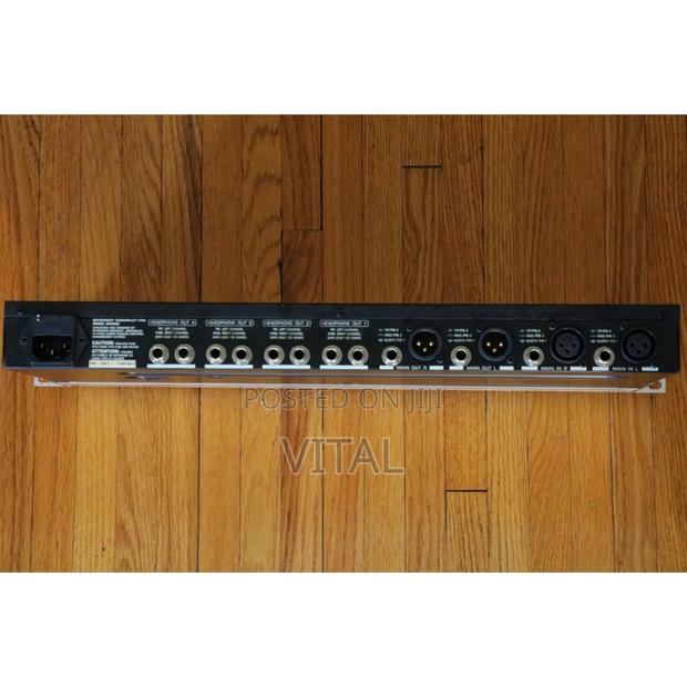 Behringer Powerplay Ha4600 4 Channels Headphone Amplifier photo 7