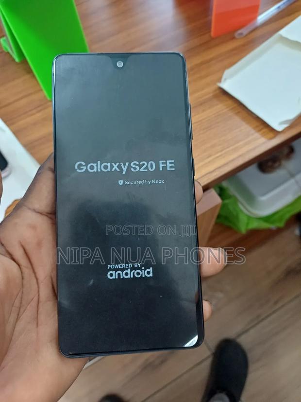 Samsung Galaxy S20 FE 128 GB Black · Photo 1