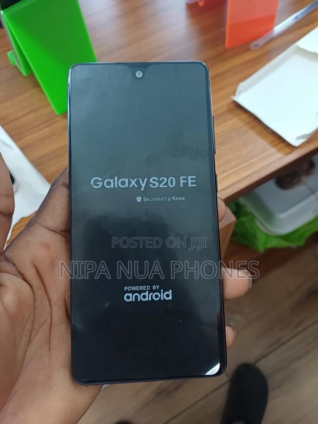 Samsung Galaxy S20 FE 128 GB Black · Photo 2