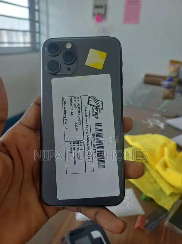 Apple iPhone 11 Pro 64 GB Gray · Photo 2