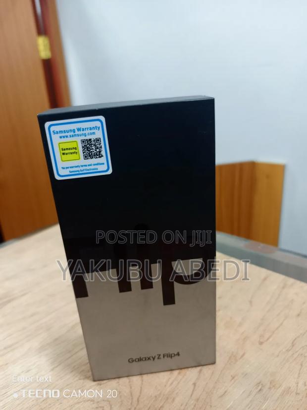 New Samsung Galaxy Z Flip4 256 GB Purple · Photo 1