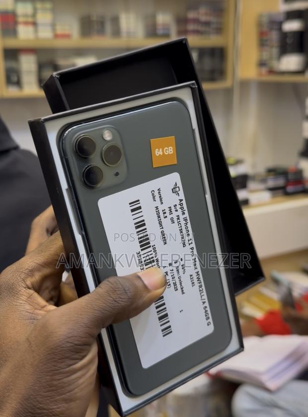 New Apple iPhone 11 Pro Max 64 GB Black · Photo 2