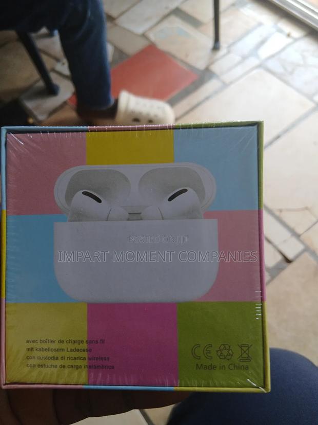 Original Airpod. Good Bass And Strong Battery Life