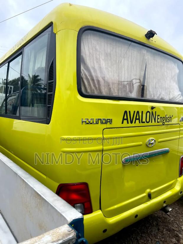 Hyundai County 2015 Yellow photo 3