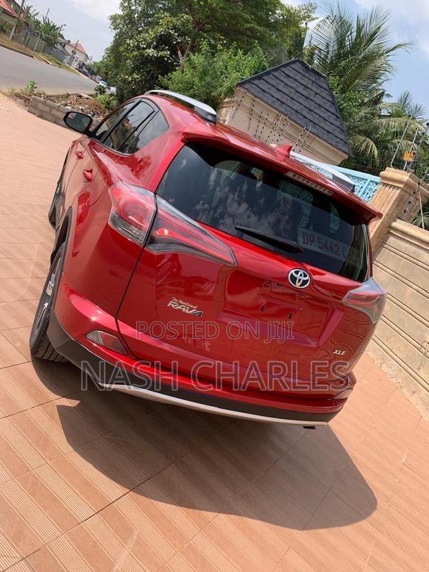 Toyota RAV4 SE FWD (2.5L 4cyl 6A) 2017 Red