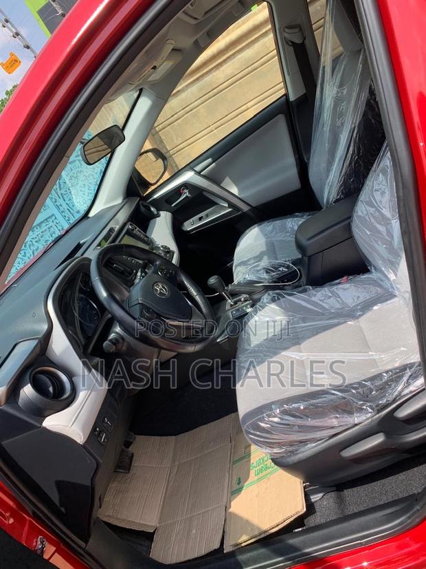Toyota RAV4 SE FWD (2.5L 4cyl 6A) 2017 Red