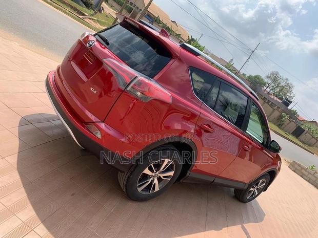 Toyota RAV4 SE FWD (2.5L 4cyl 6A) 2017 Red