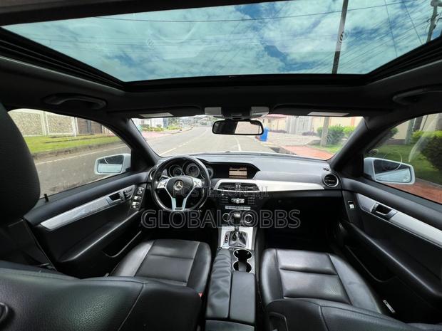 Mercedes-Benz C250 2013 Blue photo 2