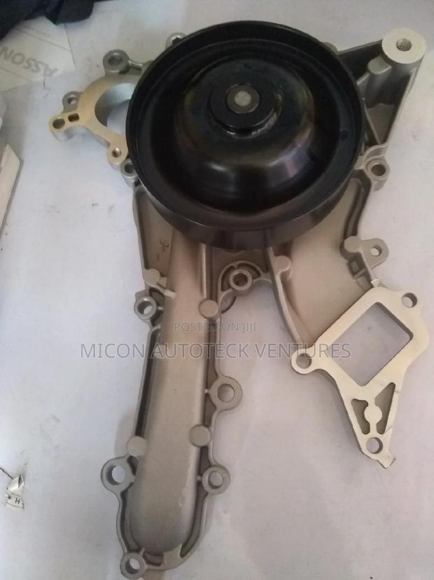 Mercedes Benz 276 Engine Water Pump photo 2