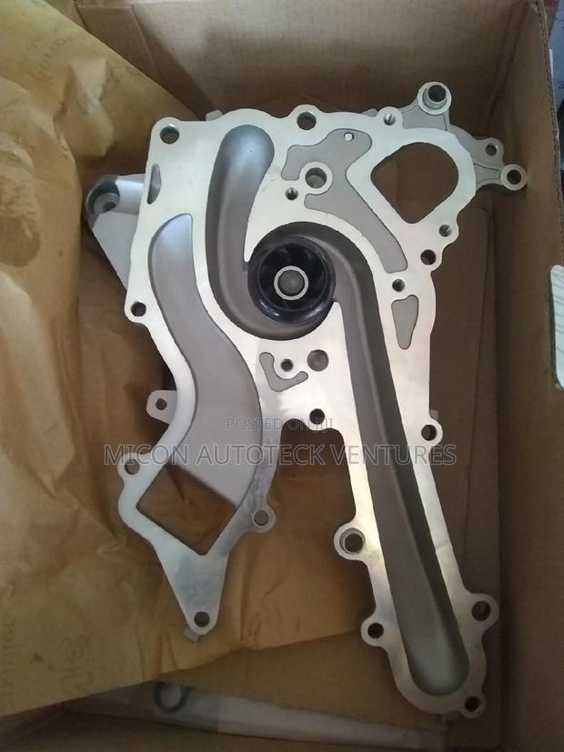 Mercedes Benz 276 Engine Water Pump photo 3