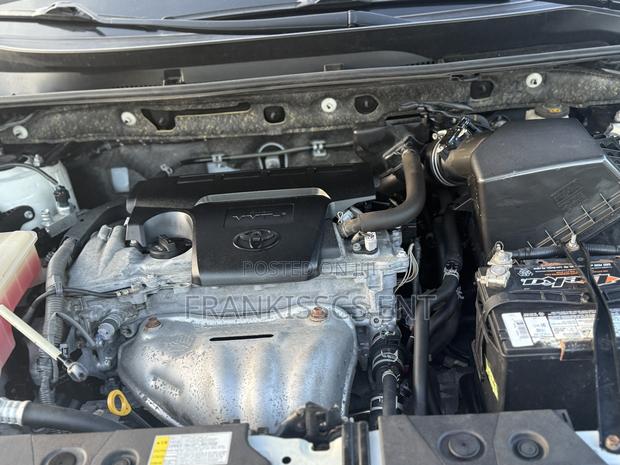 Toyota RAV4 XLE 4dr SUV AWD (2.5L 4cyl 6A) 2018 White photo 11