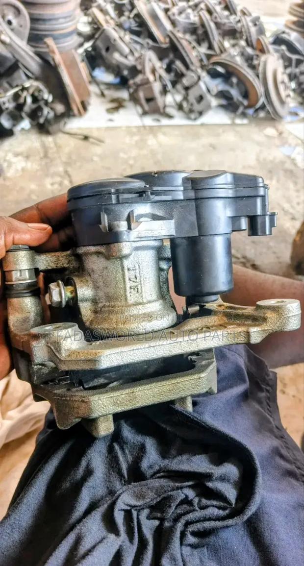 Mitsubishi Outlander 2017 Back Caliper photo 3