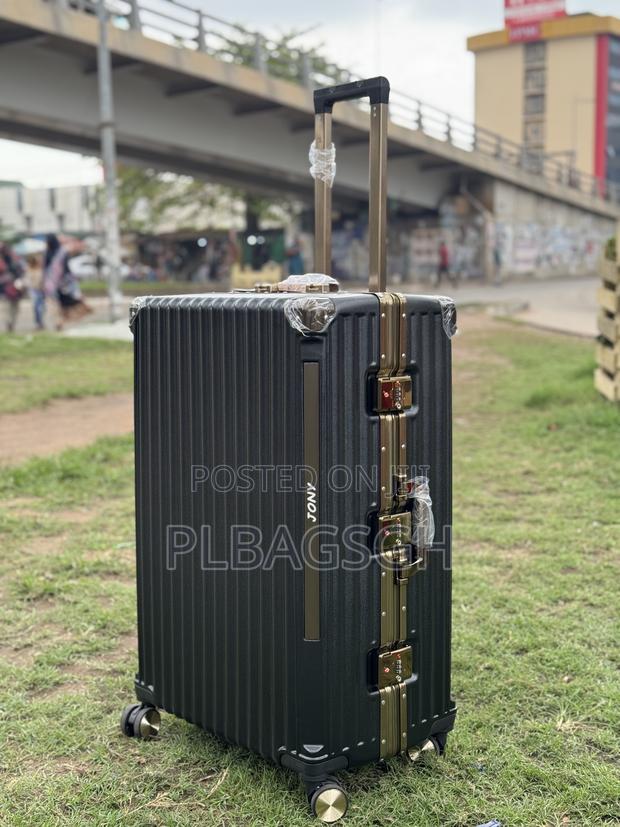 Zipless Trolling Traveling Bag Large Size 28 Inches · Photo 4