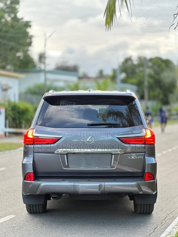 Lexus LX 570 AWD 2019 Gray
