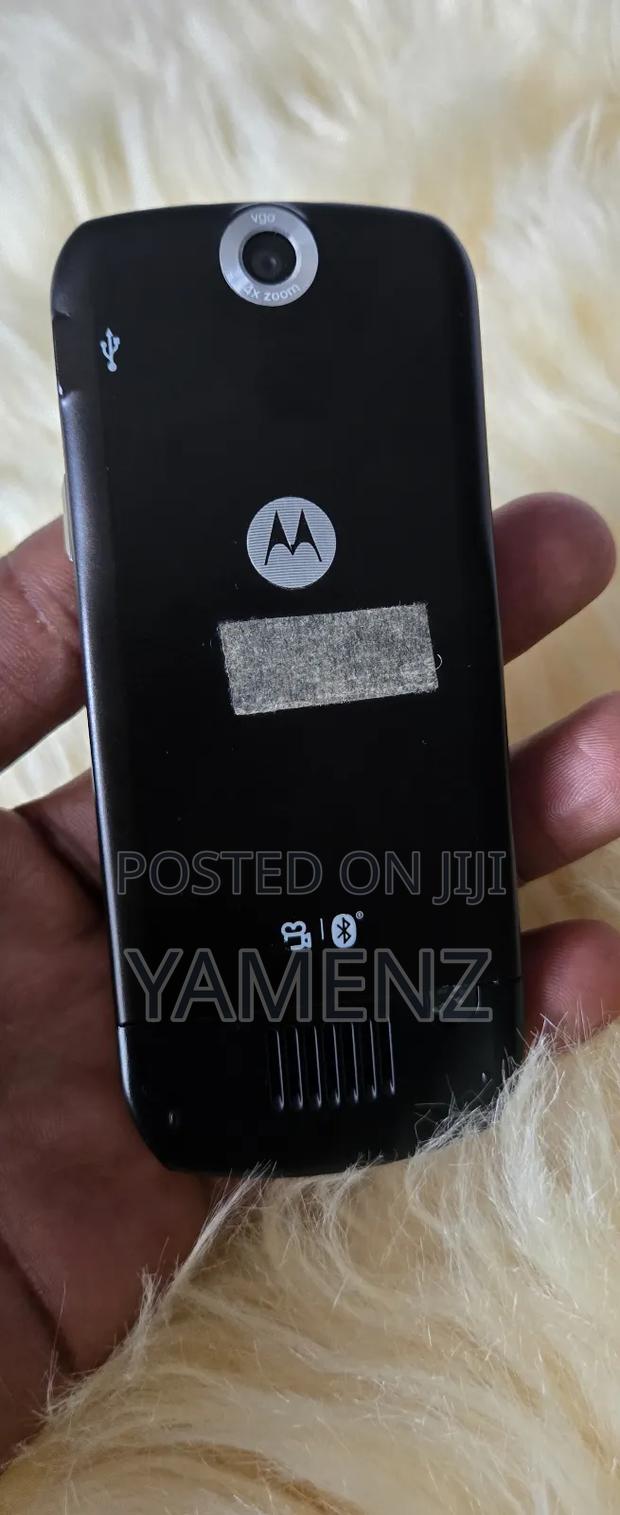 Motorola L6 Black photo 3