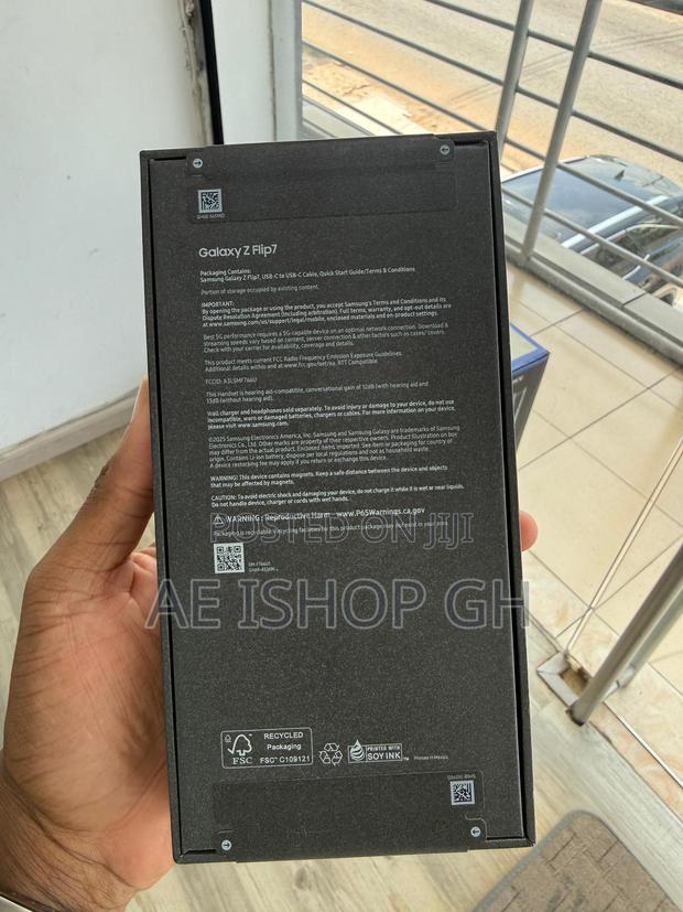 New Samsung Galaxy Z Flip7 256 GB Blue photo 2