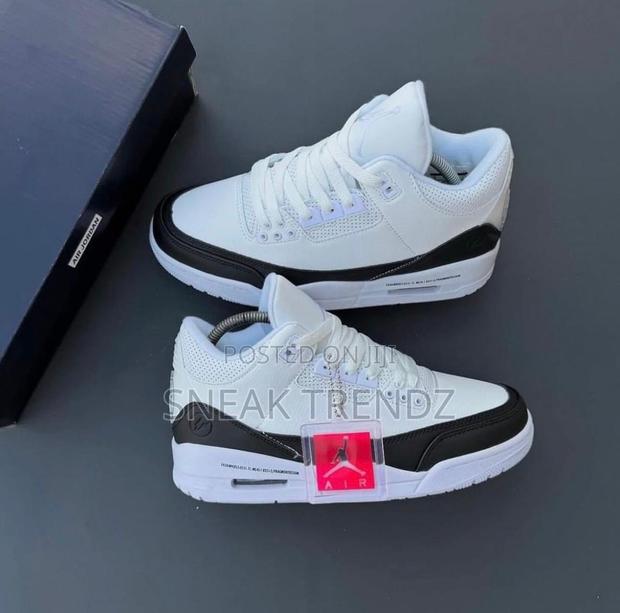 Air Jordan Retro R3 Og Whiteblack · Photo 4