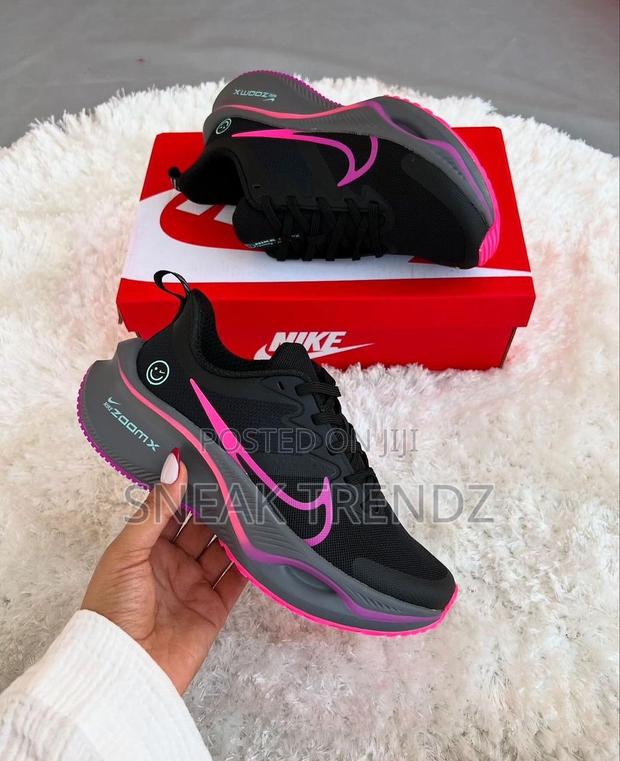 Nike Air Zoom 2 Pinkgrey and Black · Photo 4