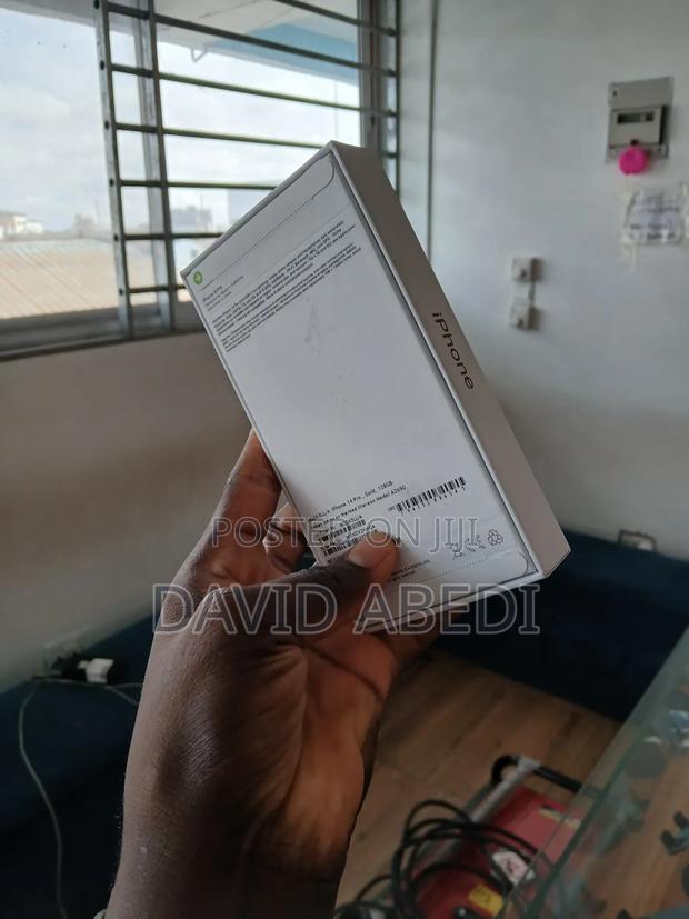 New Apple iPhone 14 Pro 128 GB Gold photo 2