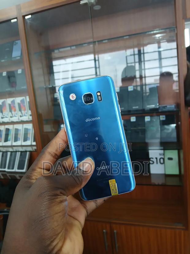 Samsung Galaxy S7 edge 64 GB Blue photo 2