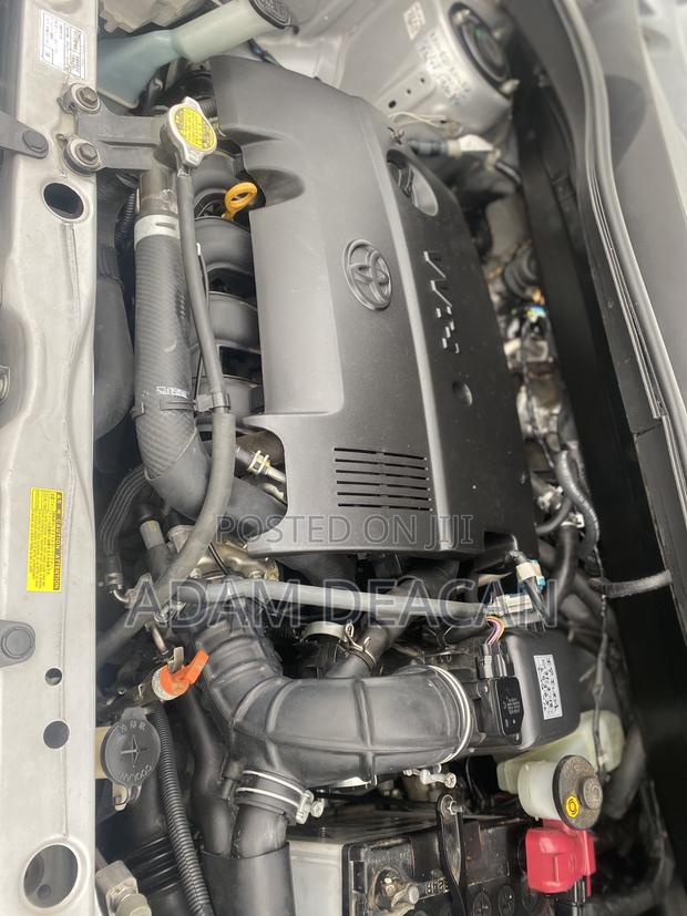 Toyota Sienta 2013 Silver