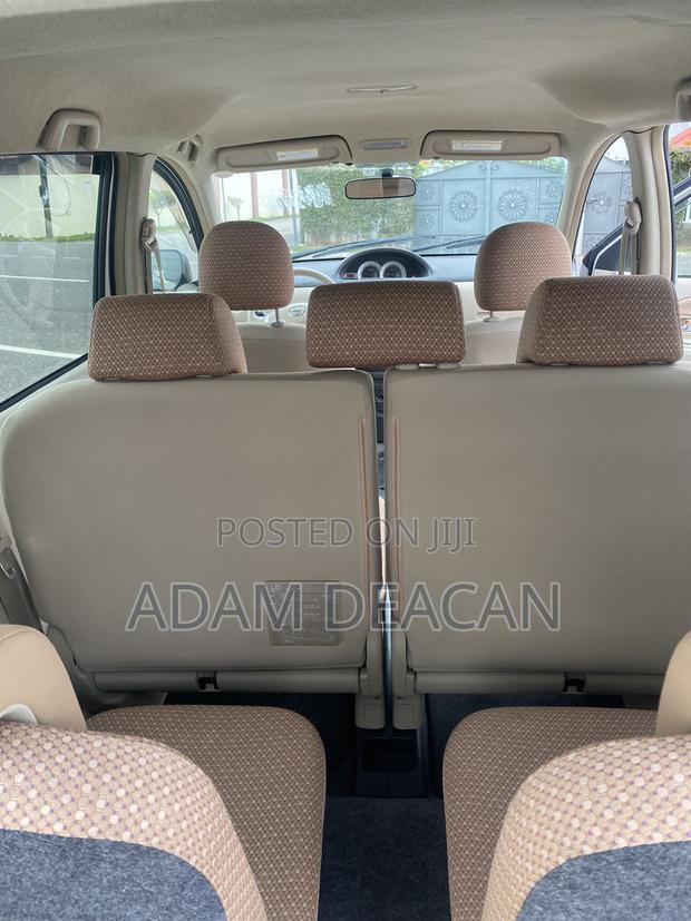 Toyota Sienta 2013 Silver