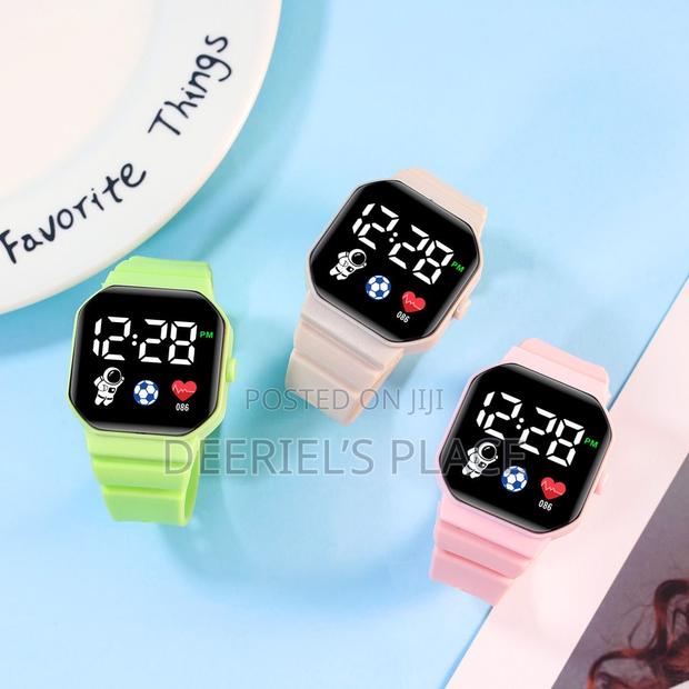 Kids Beautiful Wrist Watch · Photo 3