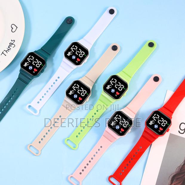 Kids Beautiful Wrist Watch · Photo 2