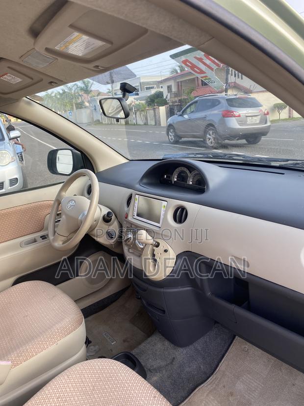 Toyota Sienta 1.5 AWD 2012 Green